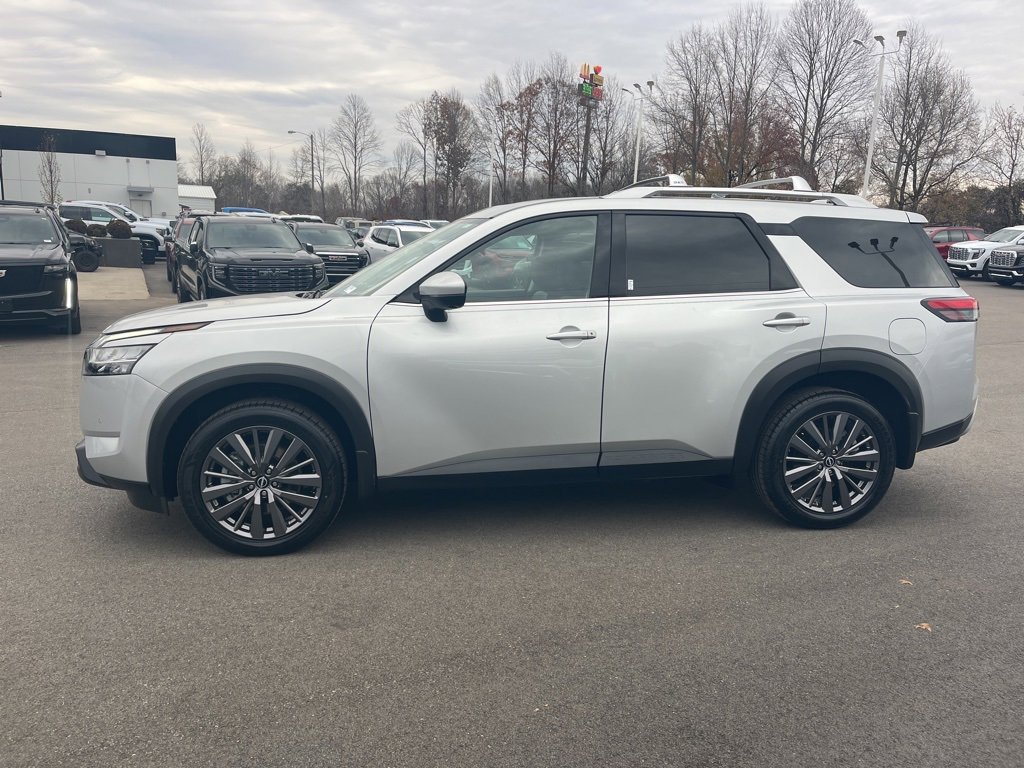 Used 2023 Nissan Pathfinder SL w/ SL Premium Package image 2