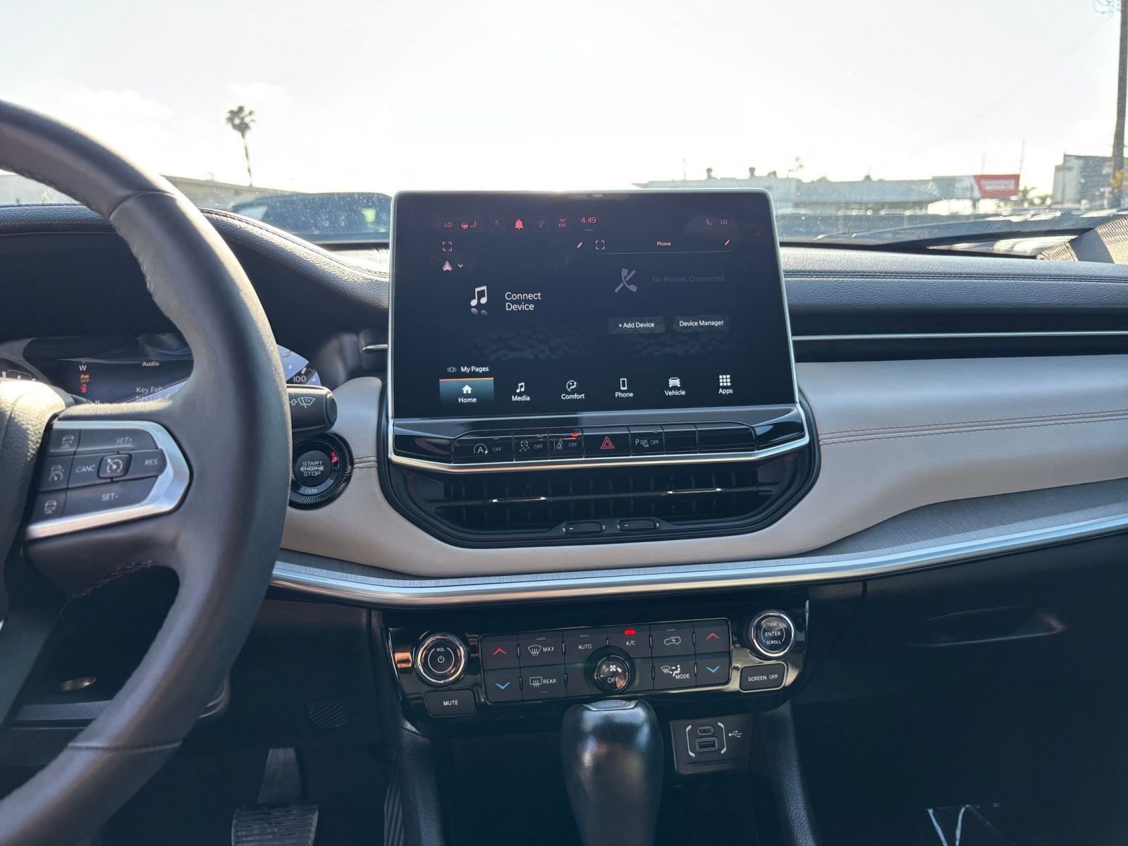 Used 2025 Jeep Compass Limited image 17