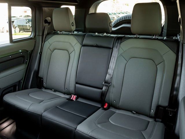 New 2026 Land Rover Defender 110 X-Dynamic SE image 21