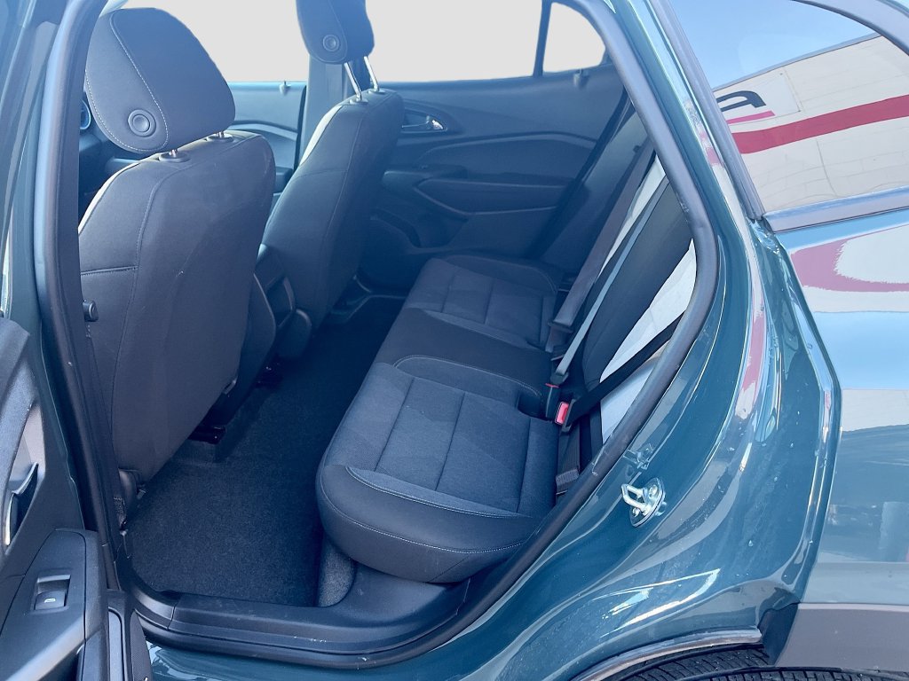 Used 2025 Chevrolet Trax LS w/ LS Convenience Package FWD image 23