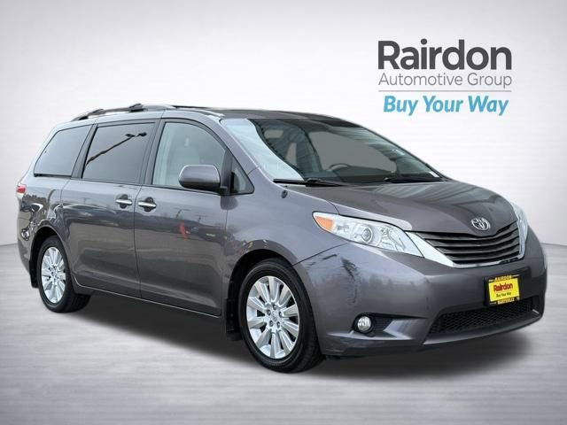Used 2014 Toyota Sienna XLE image 1