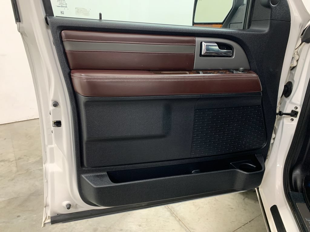 Used 2016 Ford Expedition Platinum AWD/4WD image 6