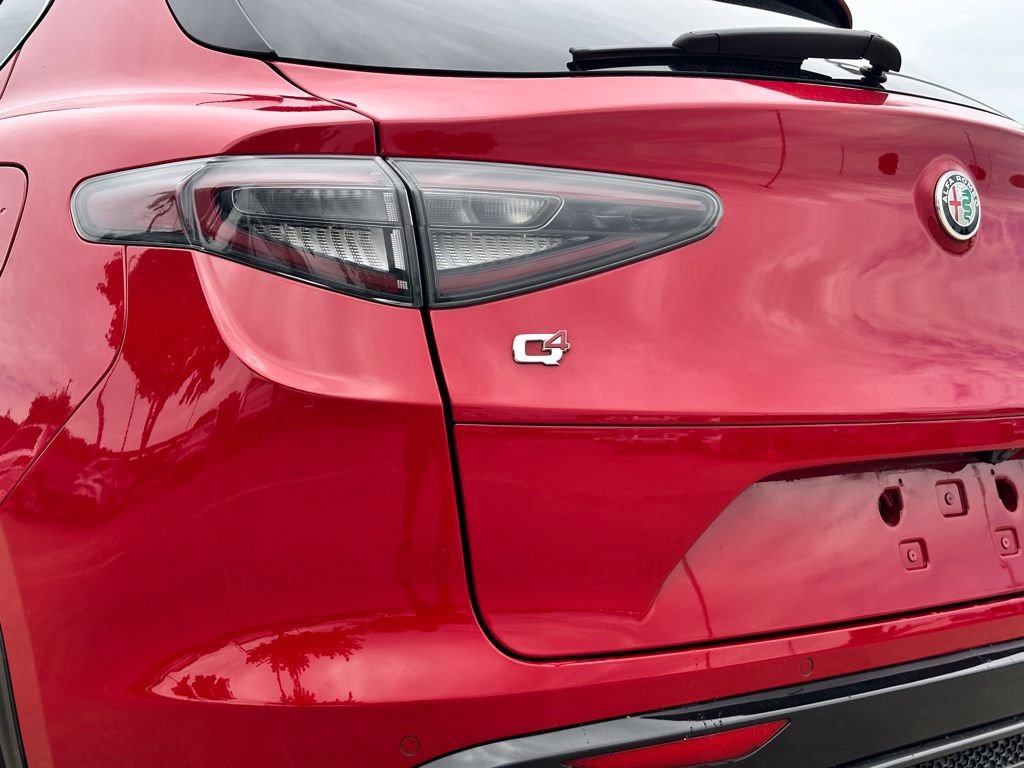 Used 2025 Alfa Romeo Stelvio Sprint AWD/4WD image 4