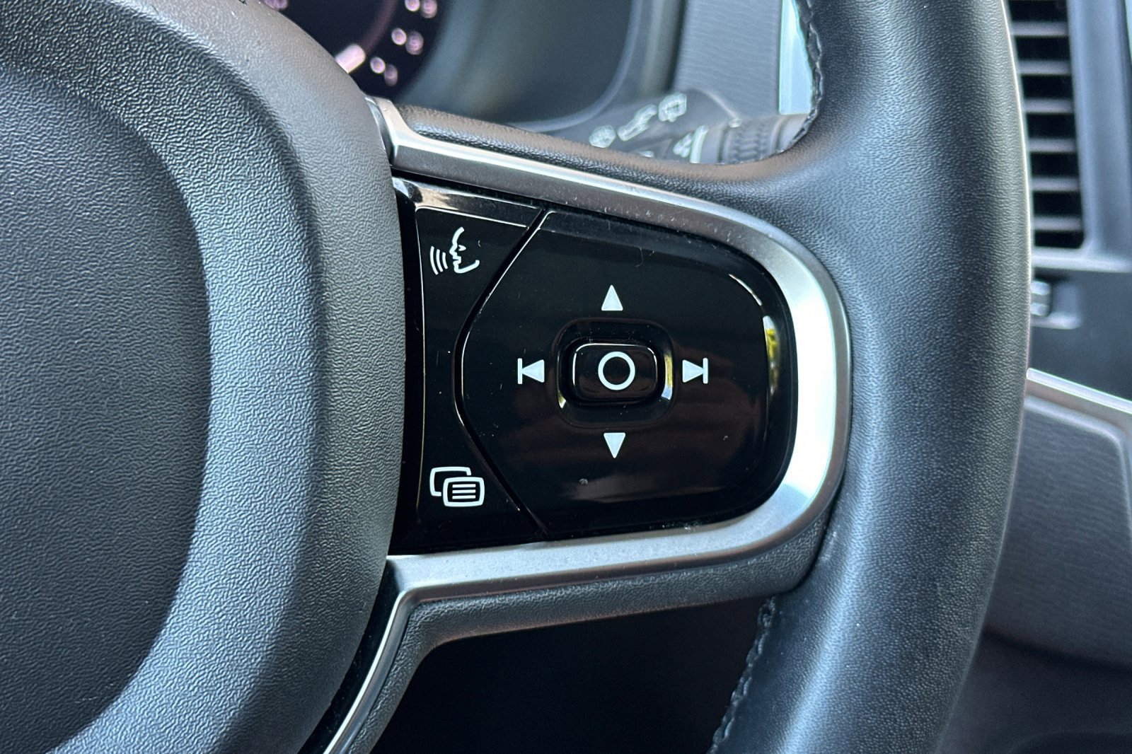 Certified 2023 Volvo XC90 B5 Core image 30