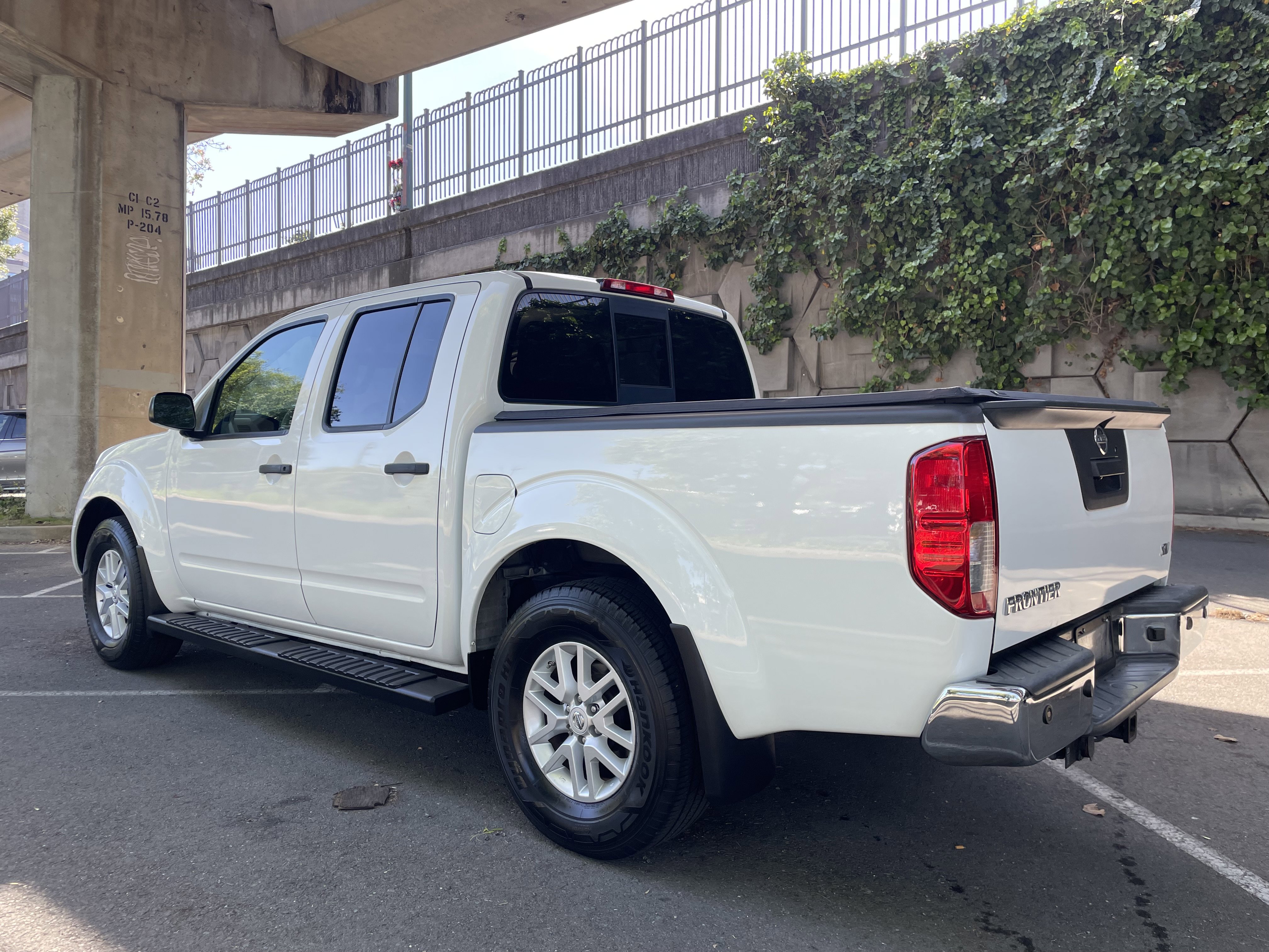 Used 2017 Nissan Frontier SV w/ SV Value Truck Package RWD image 2