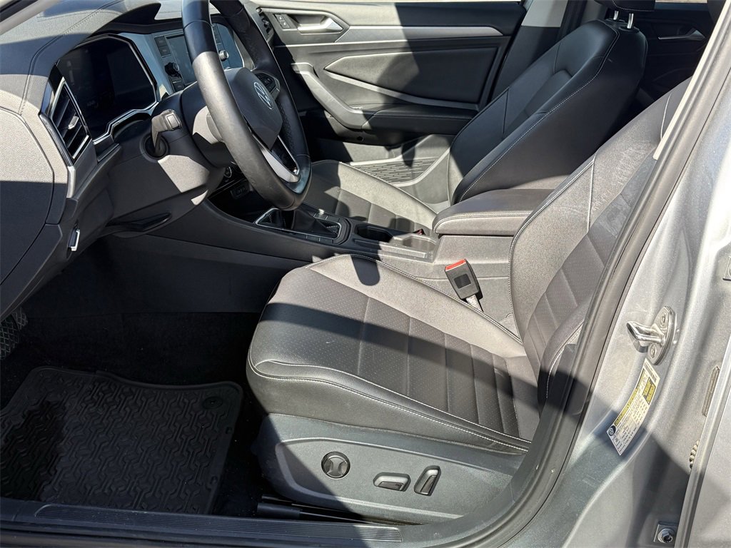 Used 2022 Volkswagen Jetta SE image 11