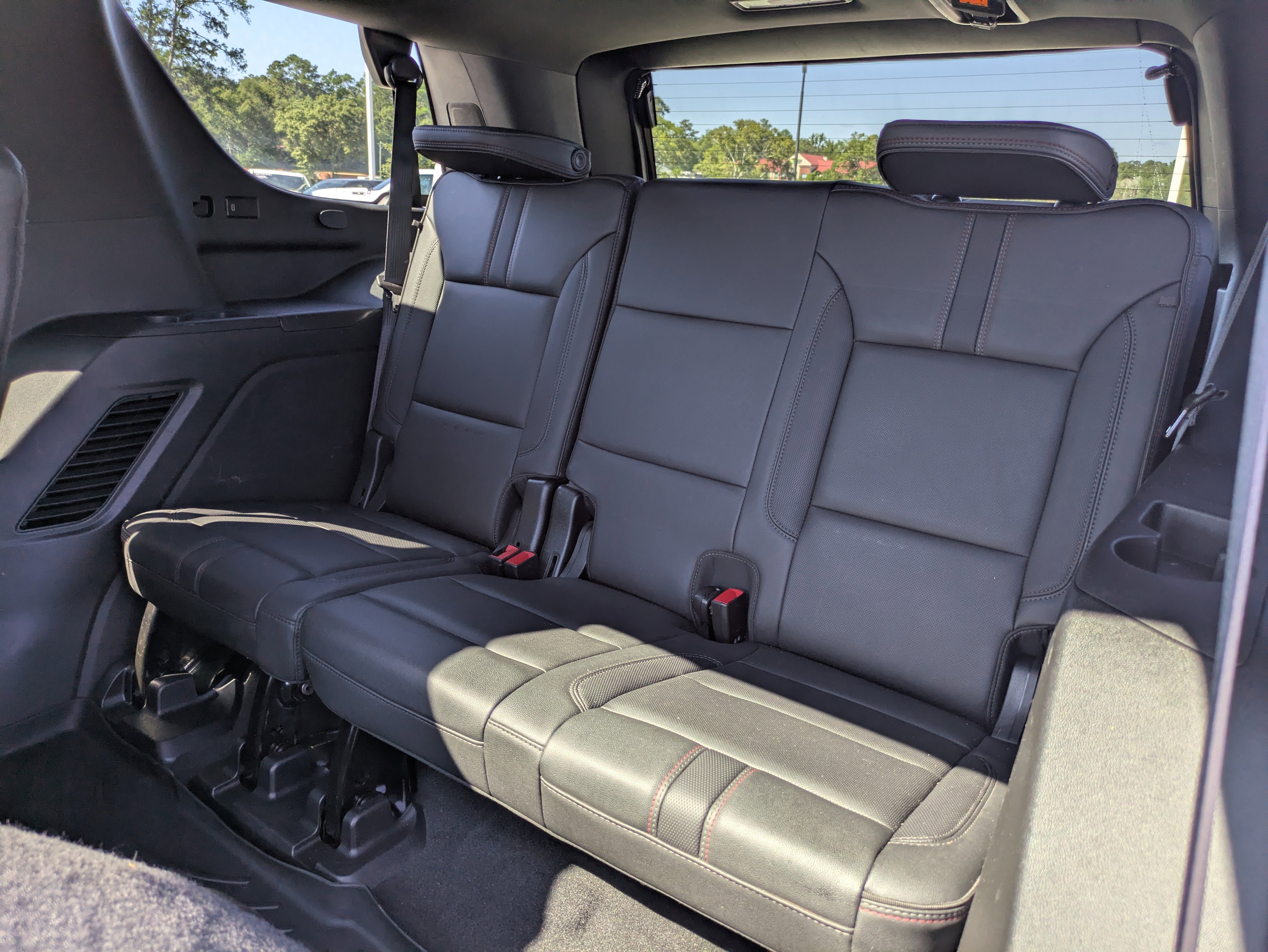 Used 2022 Chevrolet Tahoe RST w/ Luxury Package image 16