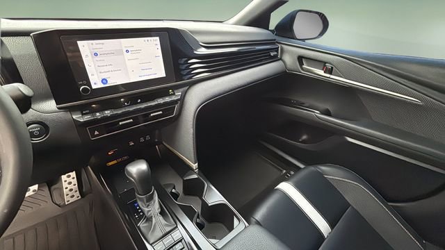 Used 2025 Toyota Camry SE image 23