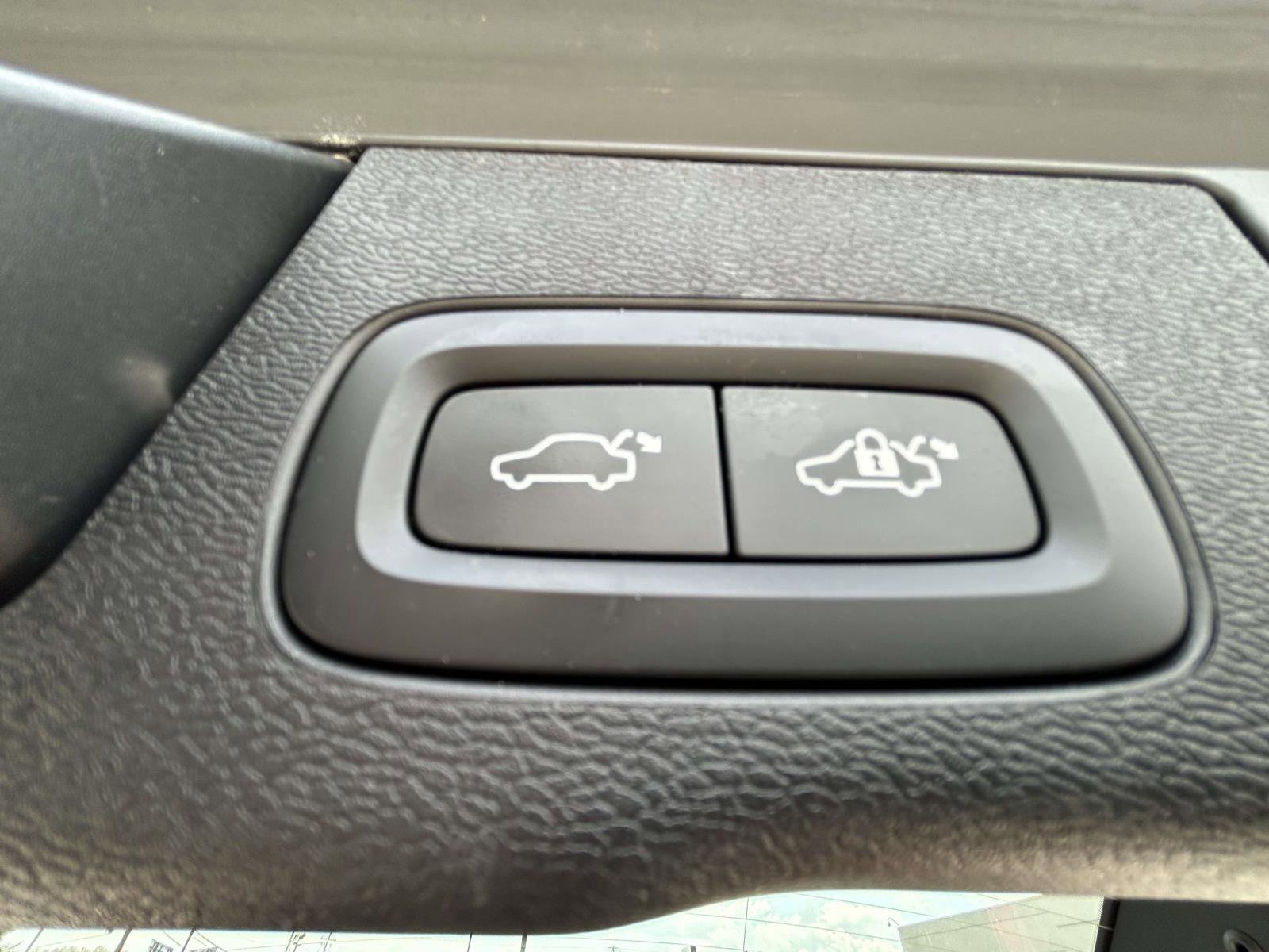 Certified 2023 Volvo XC60 B5 Plus w/ Climate Package AWD/4WD image 19