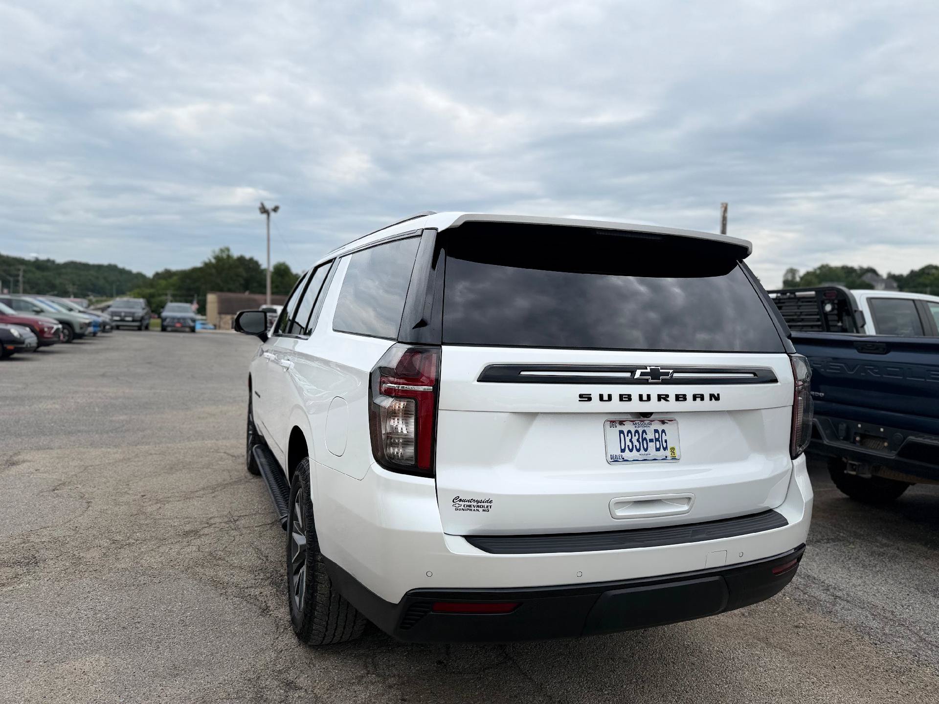 Used 2024 Chevrolet Suburban Z71 w/ Luxury Package AWD/4WD image 4