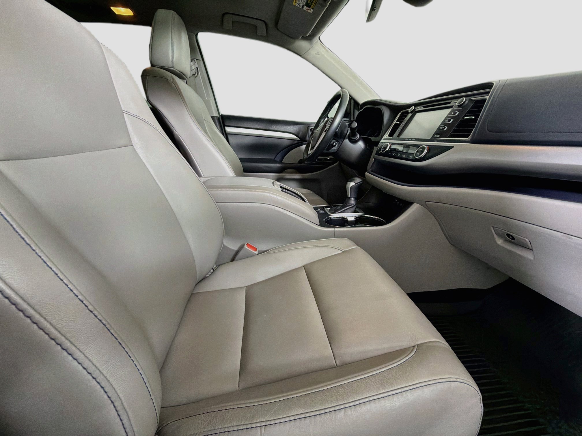 Used 2018 Toyota Highlander XLE FWD image 31
