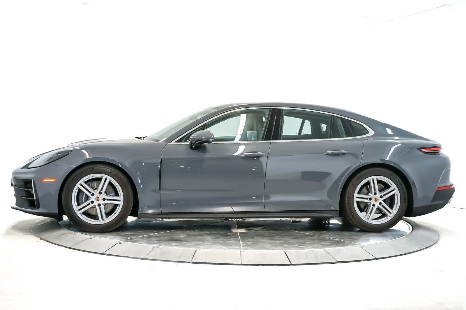 Certified 2025 Porsche Panamera RWD image 2