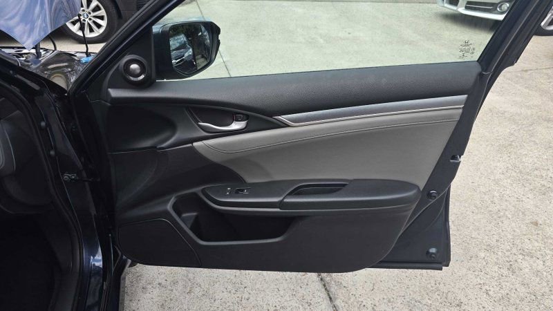 Used 2017 Honda Civic Touring image 18