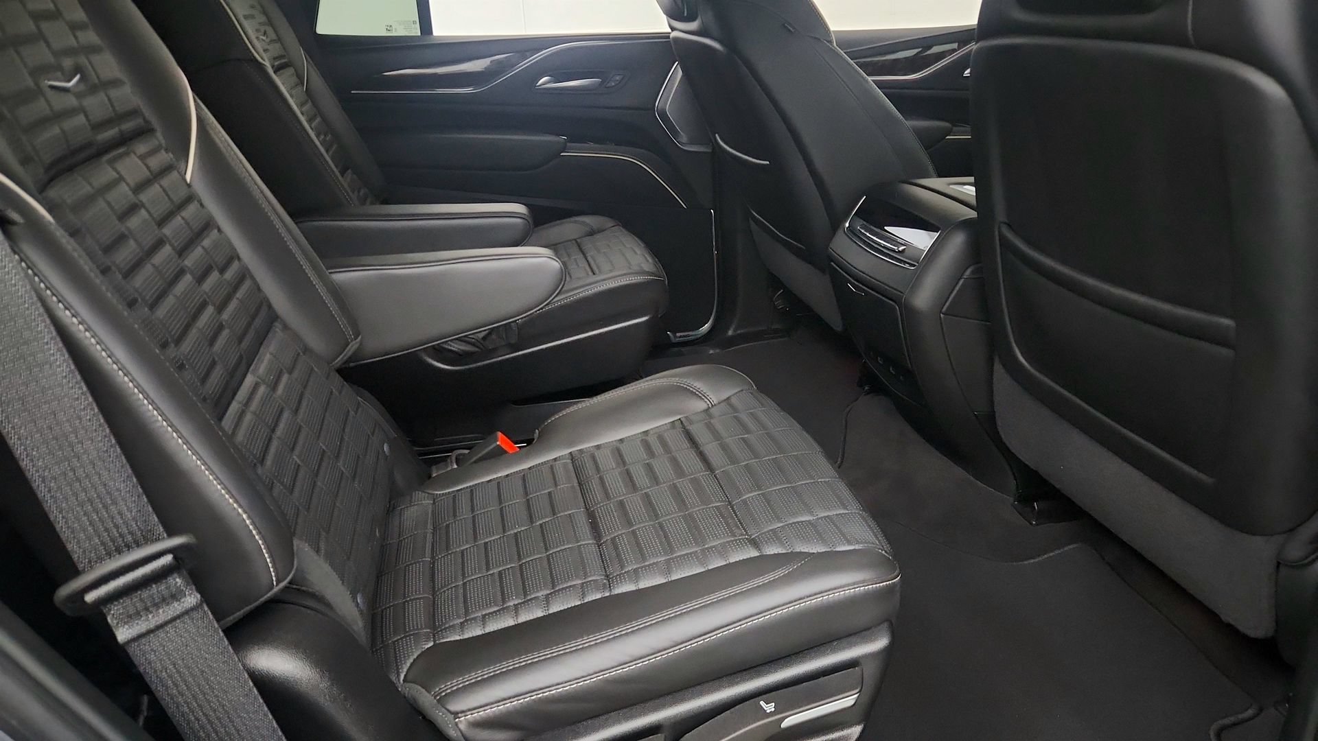 Used 2024 Cadillac Escalade Sport Platinum w/ LPO, ONYX Package AWD/4WD image 27