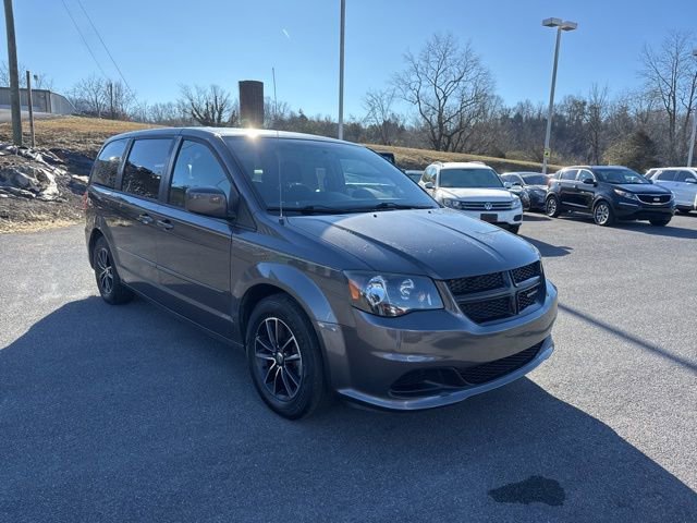 Used 2017 Dodge Grand Caravan SE image 2