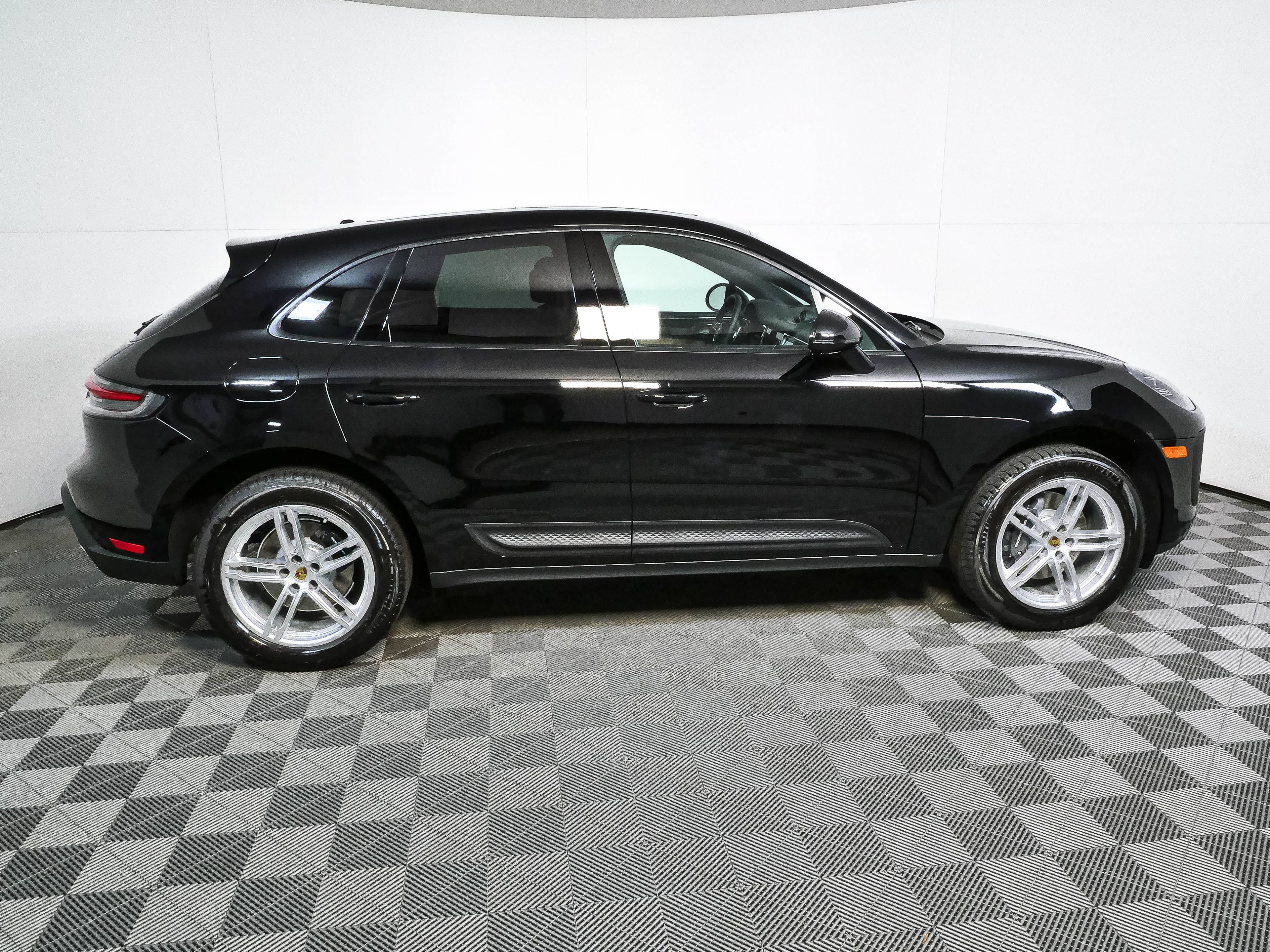 New 2026 Porsche Macan AWD/4WD image 27