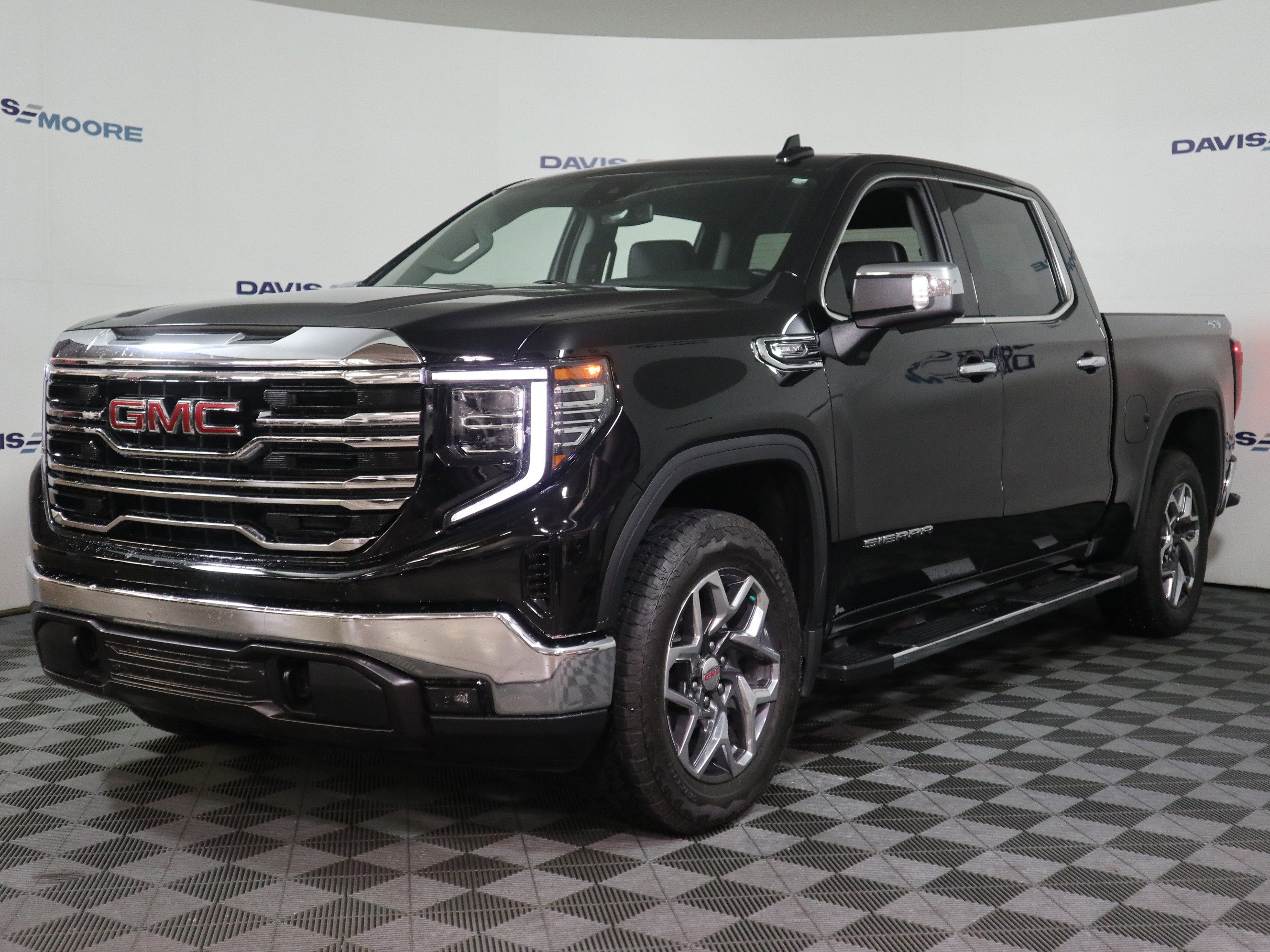 Used 2024 GMC Sierra 1500 SLT w/ SLT Premium Package image 12