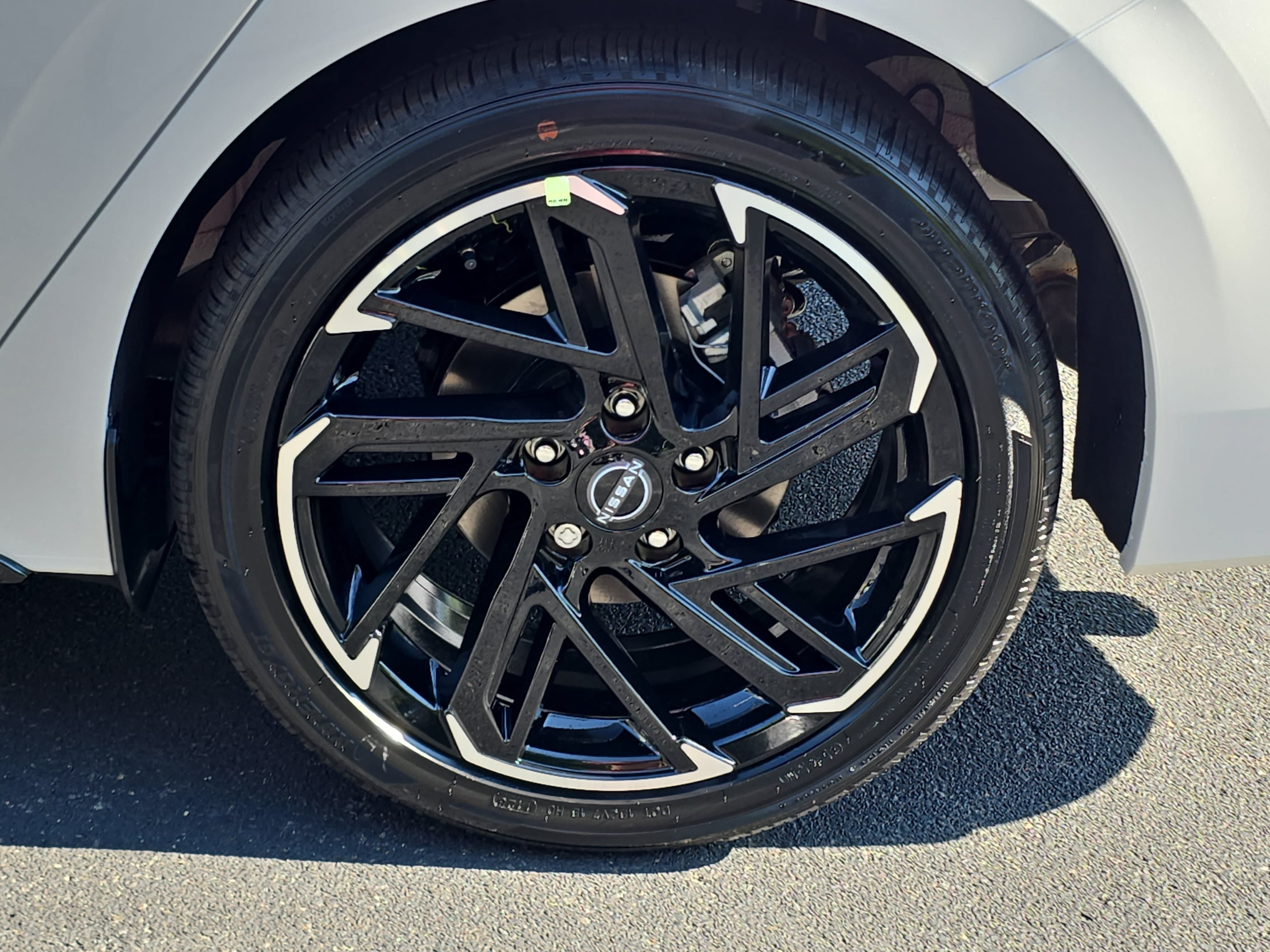 New 2026 Nissan Sentra SR w/ SR Premium Package FWD image 32