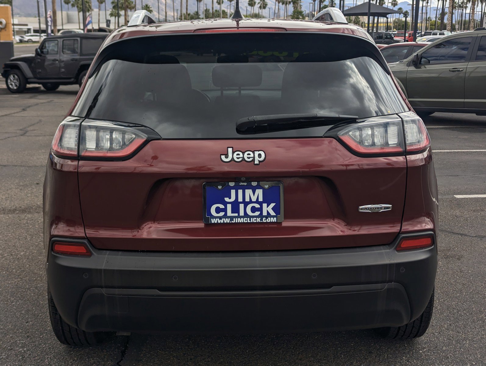 Used 2019 Jeep Cherokee Latitude Plus FWD image 3