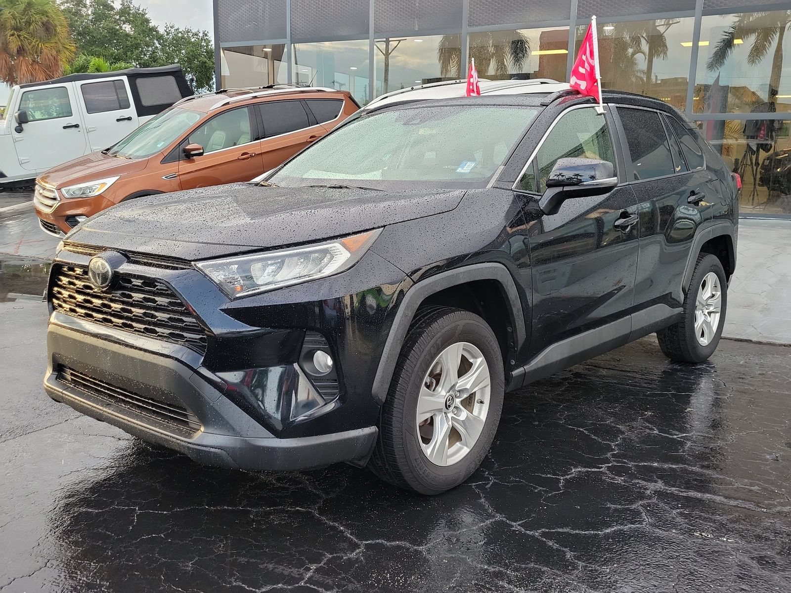 Used 2019 Toyota RAV4 XLE w/ Convenience Package FWD image 33
