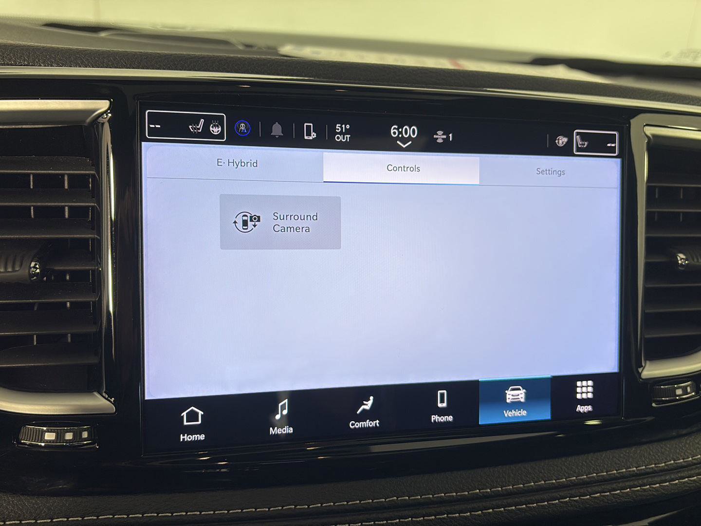 Used 2025 Chrysler Pacifica Premium image 32