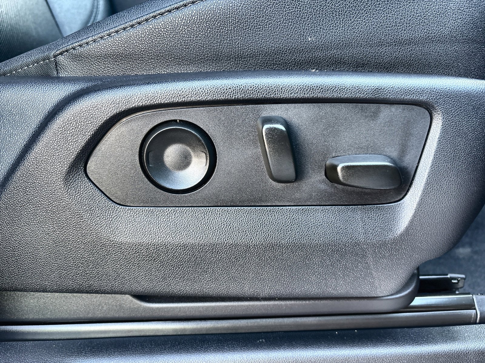 Used 2023 Chevrolet Silverado 1500 LTZ w/ Technology Package image 35