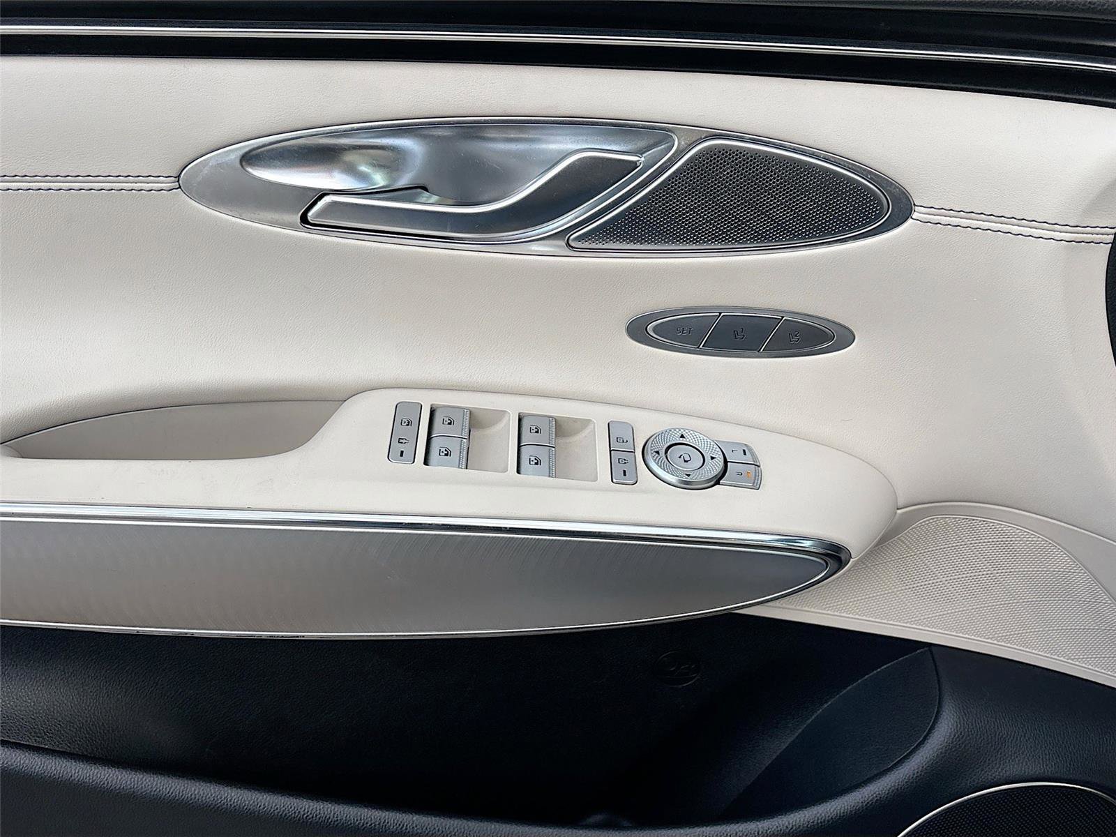 Used 2022 Genesis GV70 2.5T w/ Select Package image 19