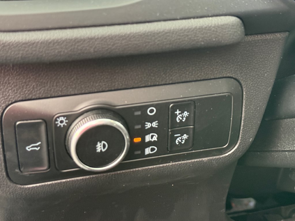 Used 2025 Ford Escape ST-Line Select AWD/4WD image 17