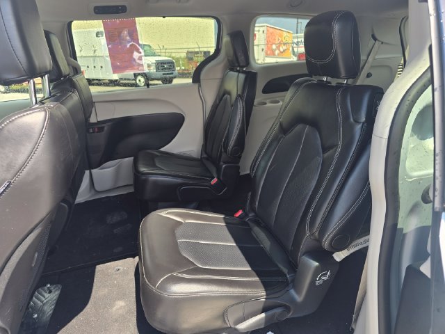 Used 2024 Chrysler Pacifica Touring-L FWD image 13