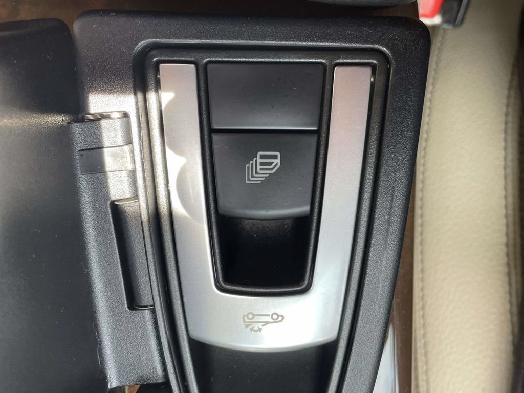 Used 2015 Mercedes-Benz SLK 250 image 34