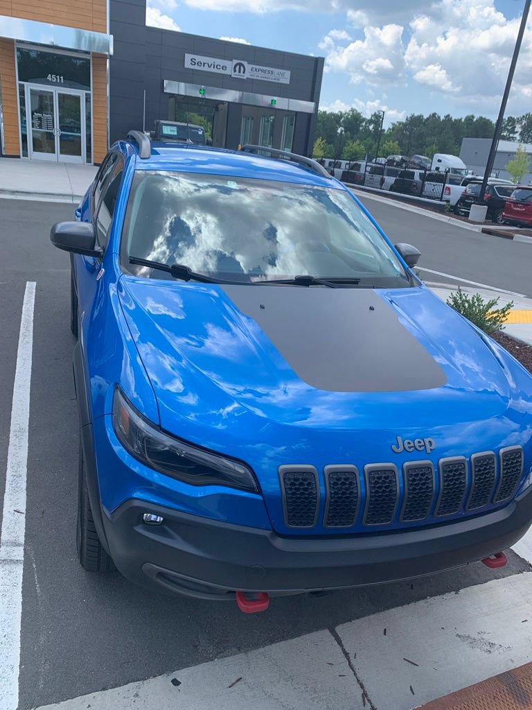 Used 2020 Jeep Cherokee Trailhawk w/ Technology Group AWD/4WD image 7