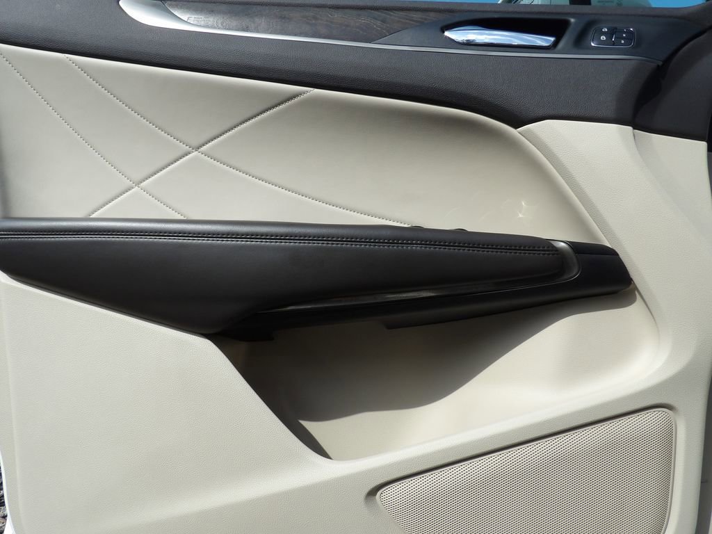 Used 2019 Lincoln MKC Reserve image 11