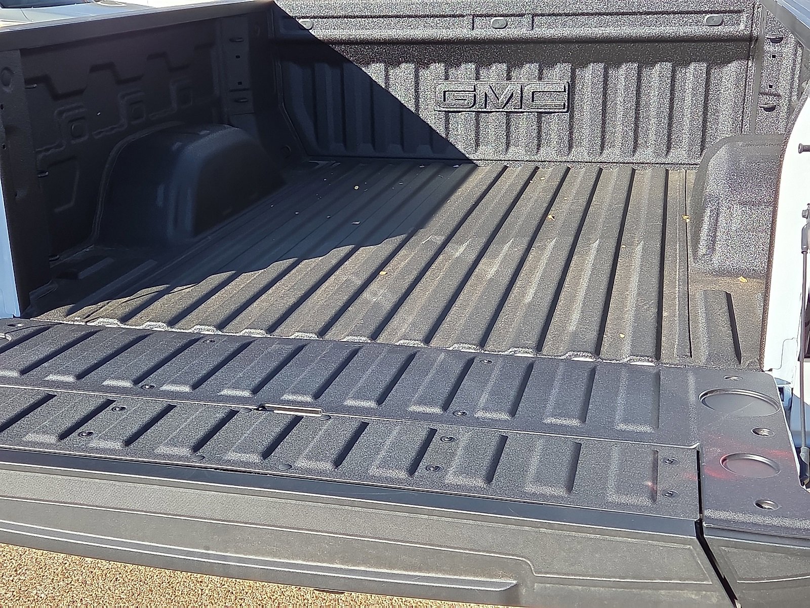 New 2026 GMC Sierra 1500 SLT image 7