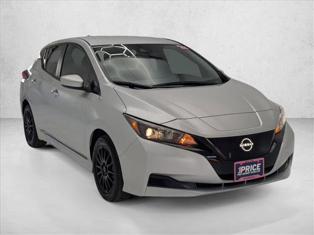 Used 2025 Nissan Leaf S image 3