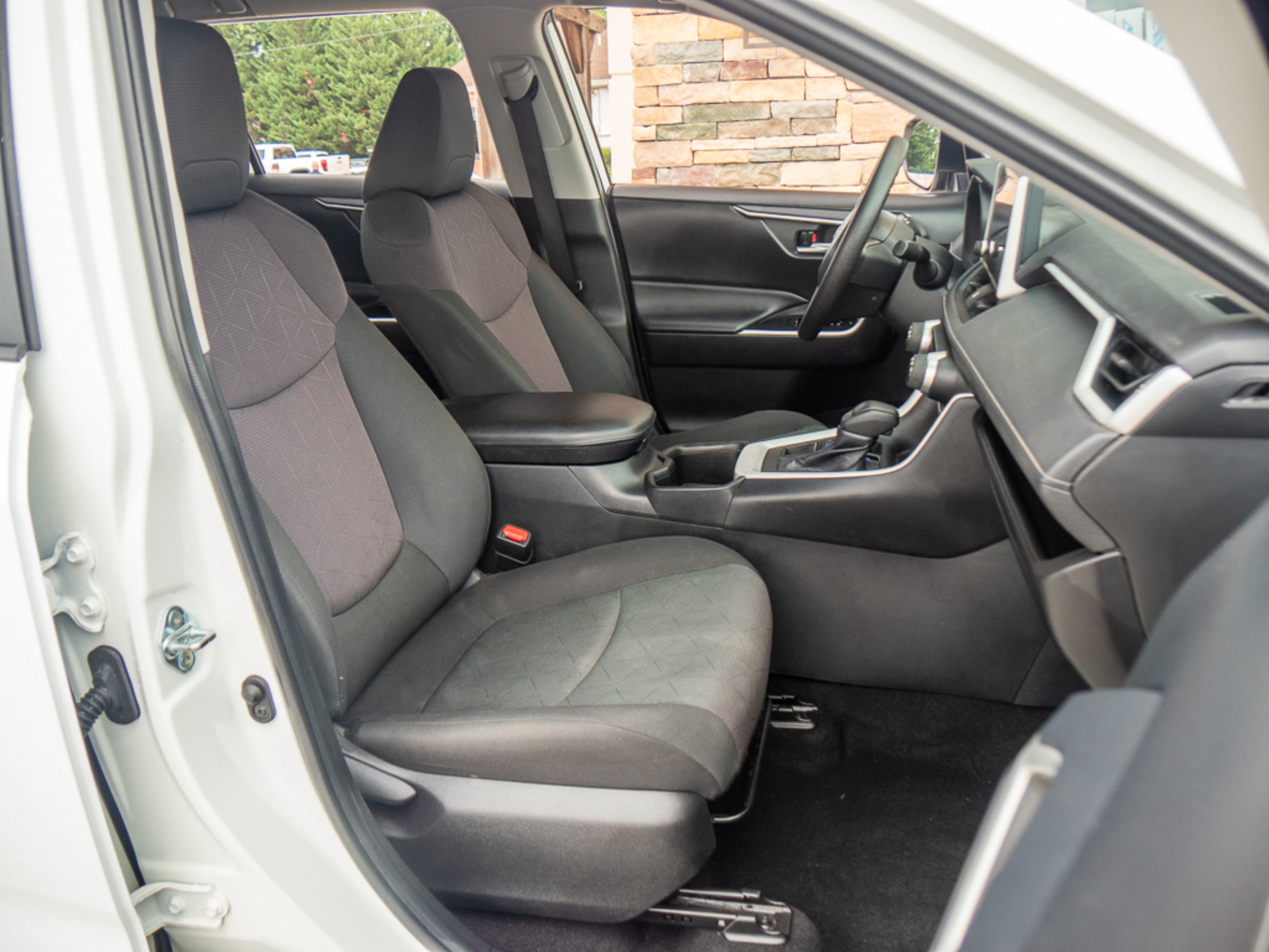 Used 2023 Toyota RAV4 XLE AWD/4WD image 15