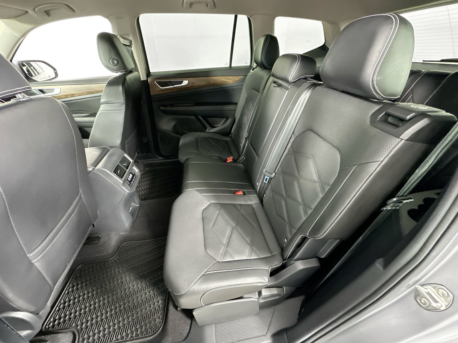 Used 2024 Volkswagen Atlas SE FWD image 23