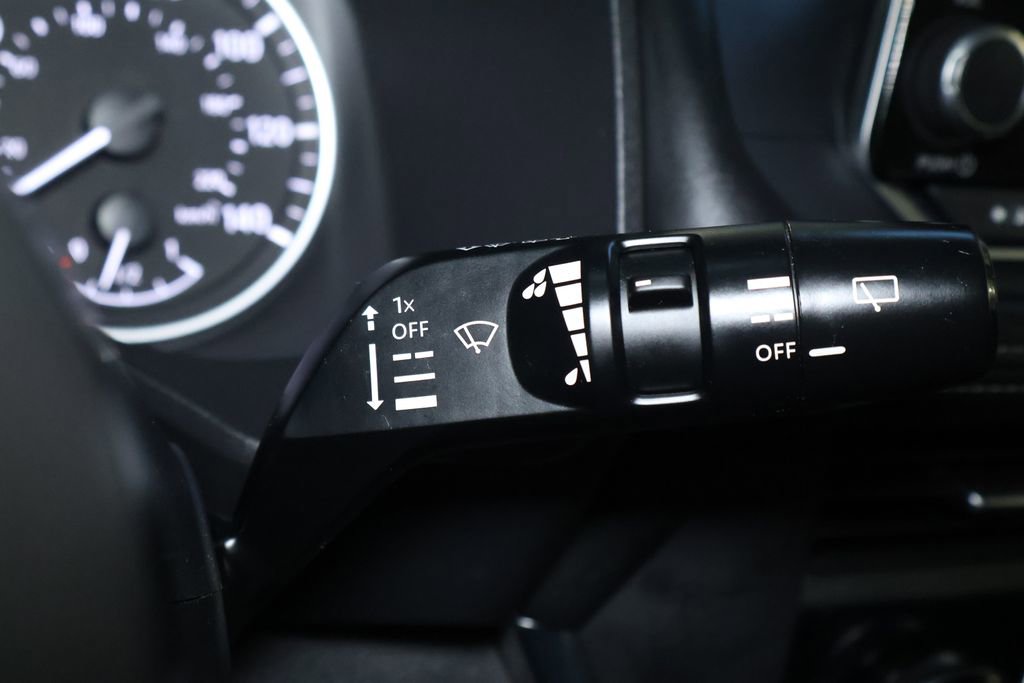 Used 2024 Nissan Rogue SV image 26