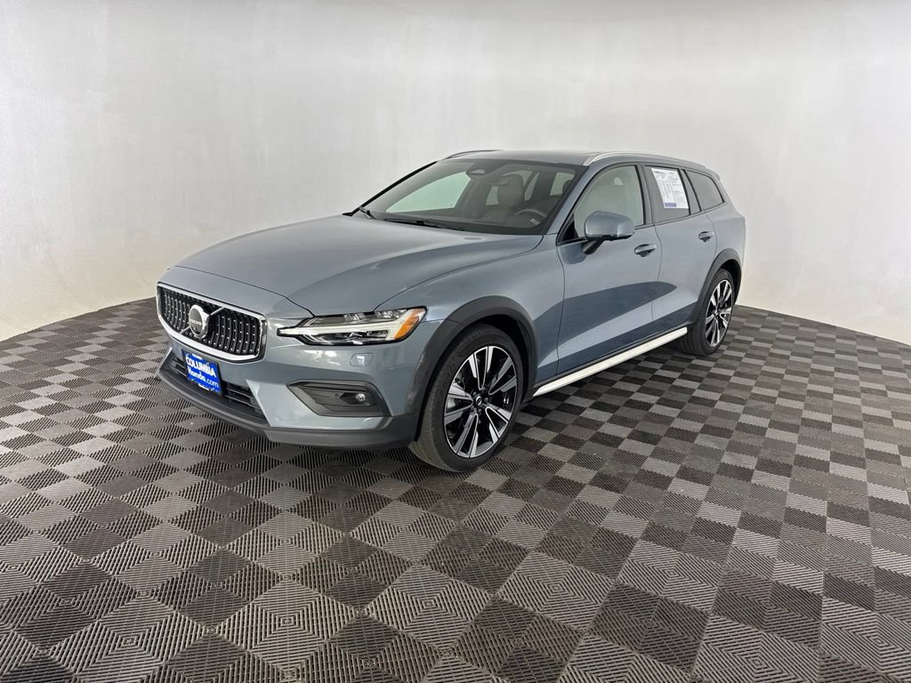 Used 2023 Volvo V60 B5 Cross Country Ultimate AWD/4WD image 5