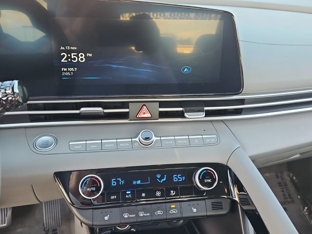 Used 2023 Hyundai Elantra SEL w/ Convenience Package image 20