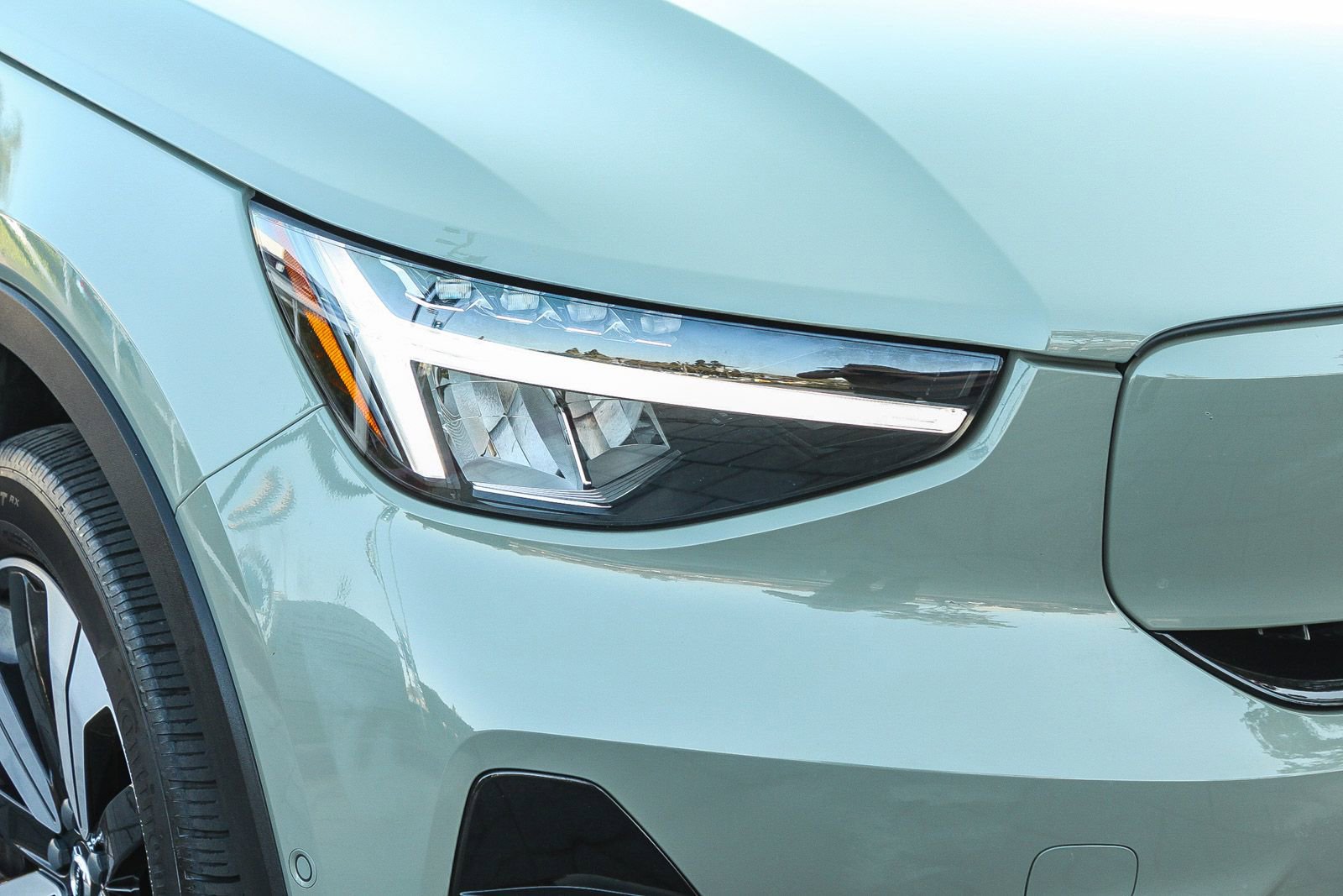 Used 2023 Volvo C40 P8 Recharge Plus w/ Protection Package Premier AWD/4WD image 4