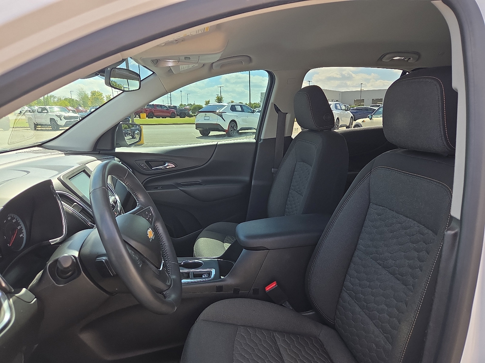Used 2018 Chevrolet Equinox LT FWD image 13
