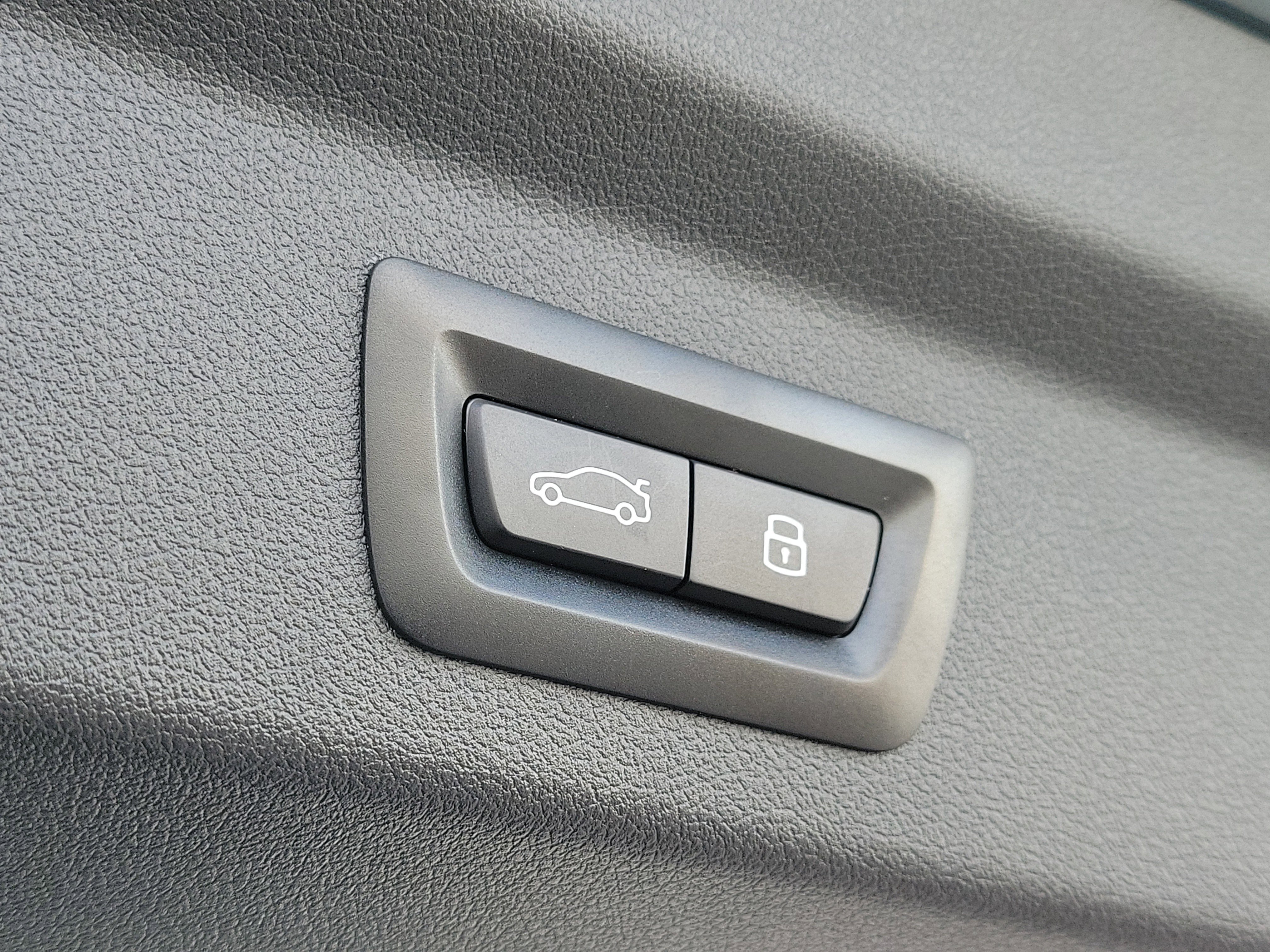 Used 2025 BMW X2 xDrive28i image 9