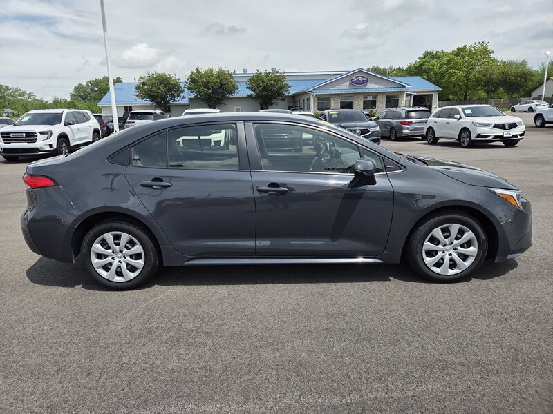 Used 2023 Toyota Corolla LE FWD image 2