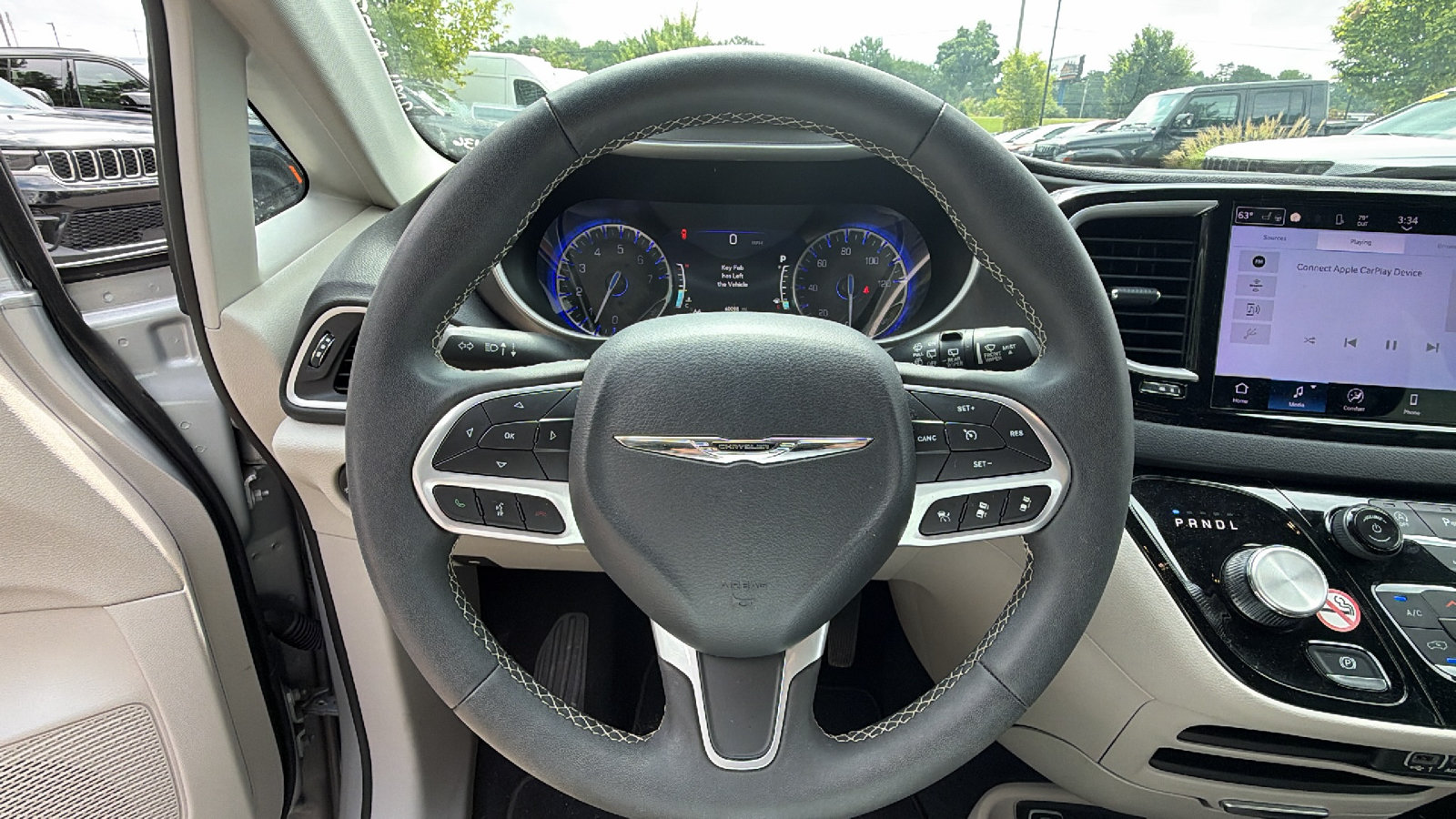 Used 2024 Chrysler Pacifica Touring-L FWD image 25