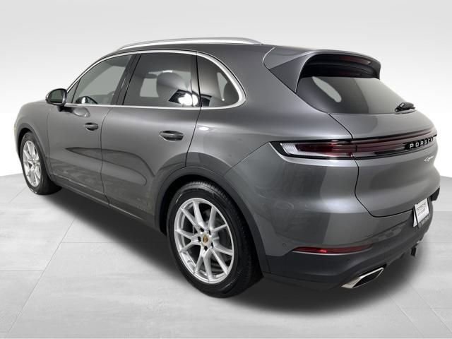 Used 2025 Porsche Cayenne image 3
