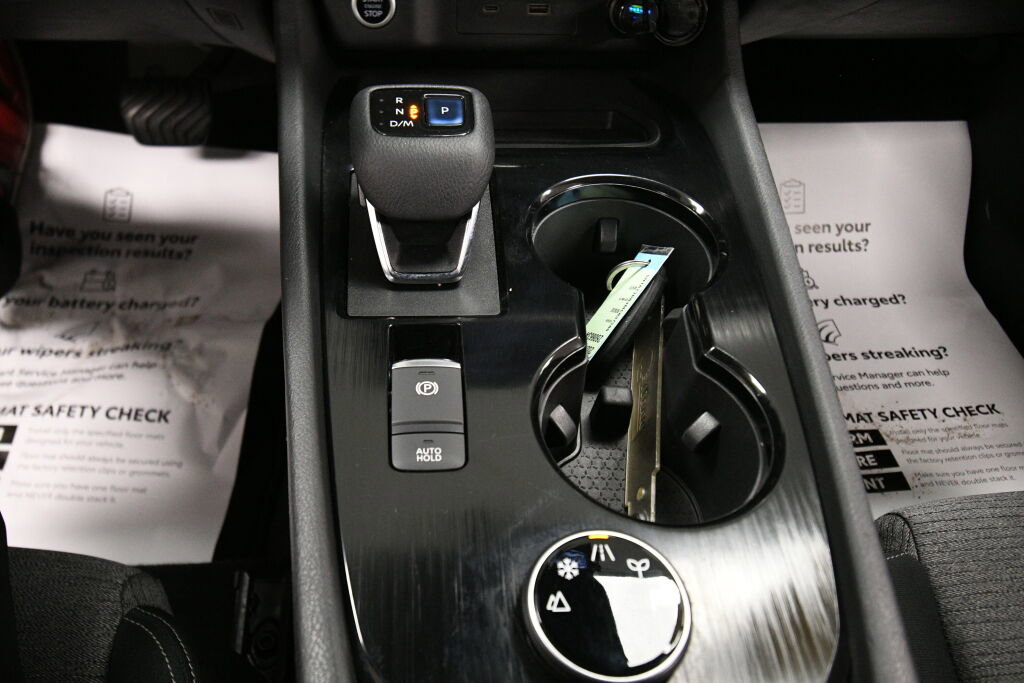 Used 2021 Nissan Rogue SV image 17