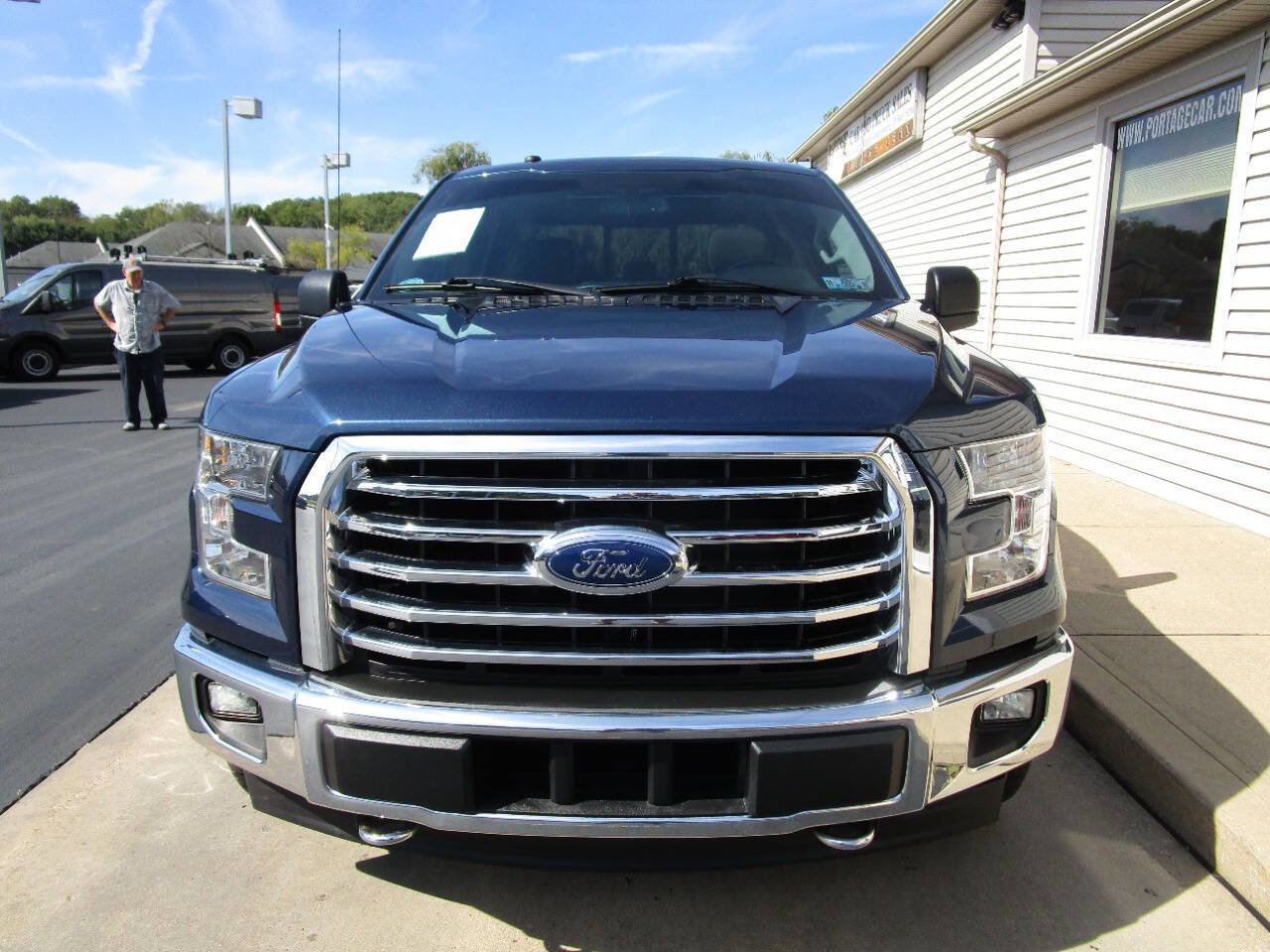 Used 2017 Ford F150 XLT w/ Equipment Group 302A Luxury image 4