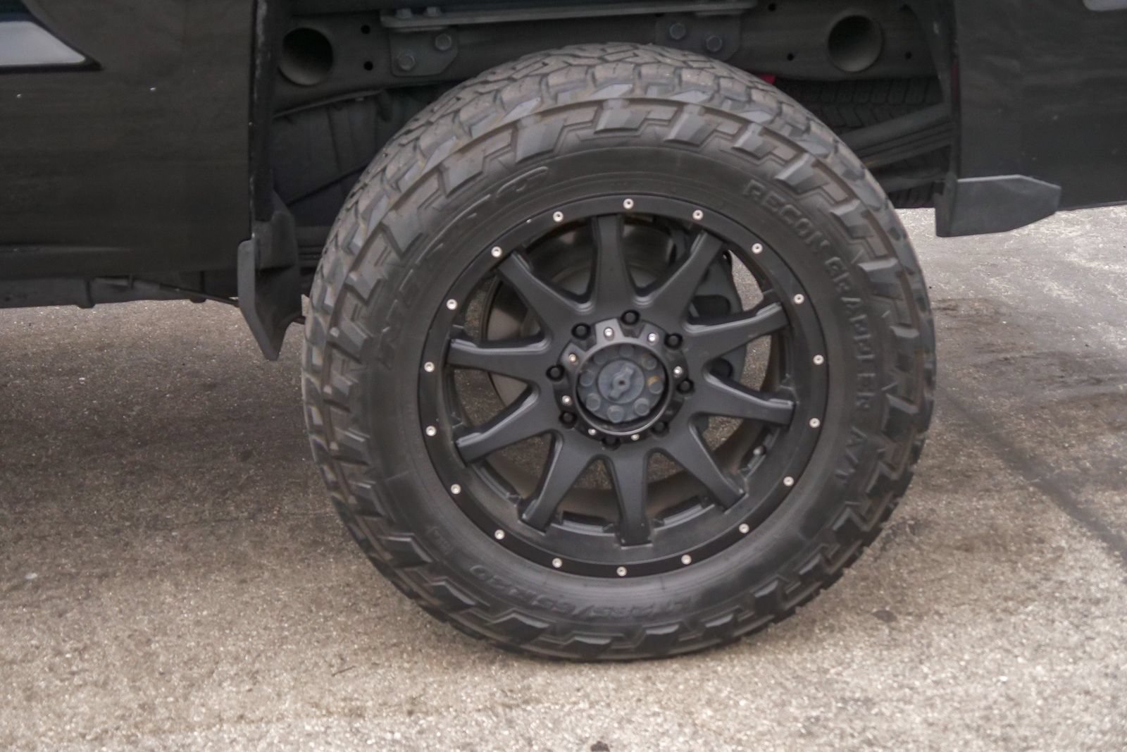 Used 2019 Chevrolet Silverado 2500 LT w/ Midnight Edition AWD/4WD image 6