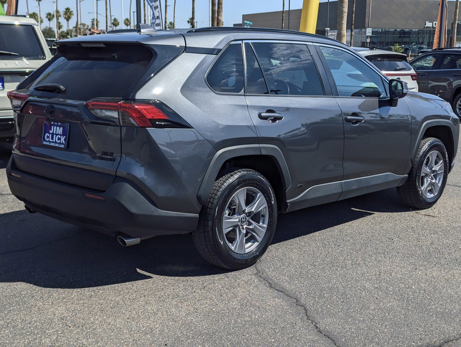Used 2022 Toyota RAV4 XLE AWD/4WD image 2