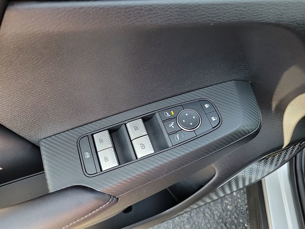 New 2025 Mitsubishi Outlander SE image 9